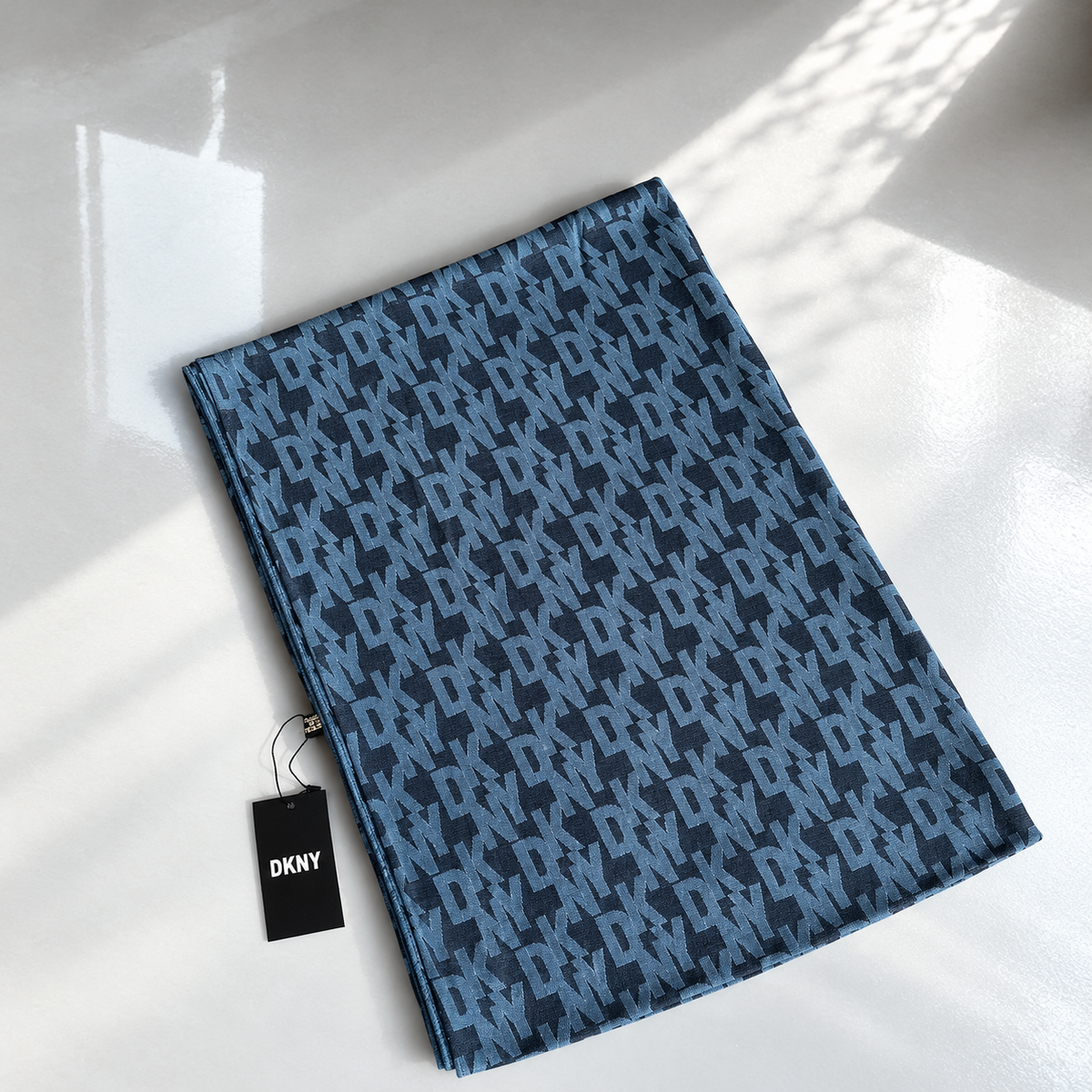 DY Scarf
