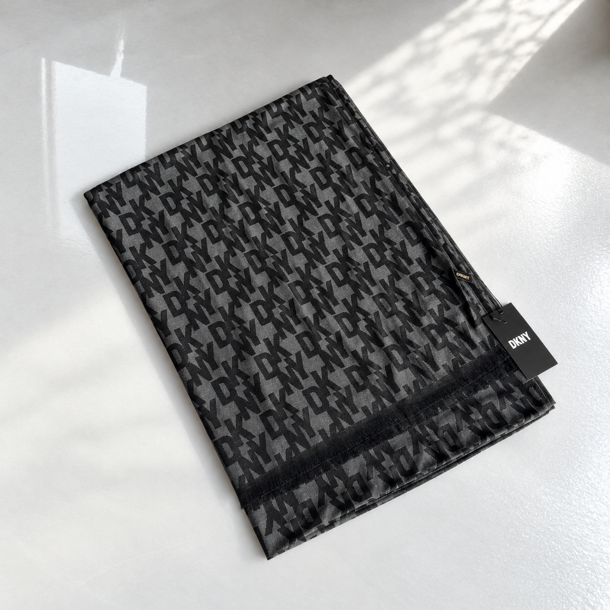DY Scarf